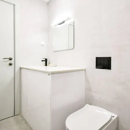 Luxury 1br Escape - Sleek Modern Design & Upscale Apartment *