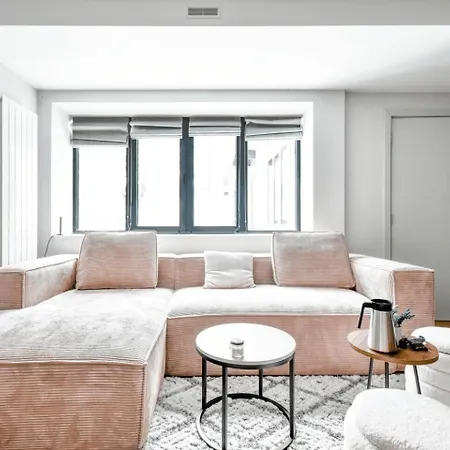 Luxury 1br Escape - Sleek Modern Design & Upscale
